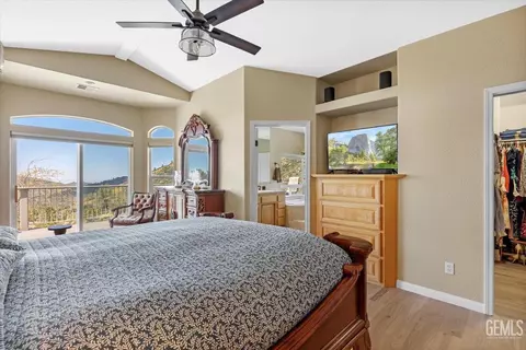 24051 Jacaranda Dr, Tehachapi, CA 93561 photo 32