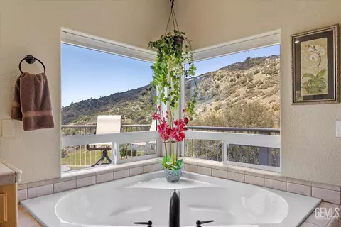 24051 Jacaranda Dr, Tehachapi, CA 93561 photo 36