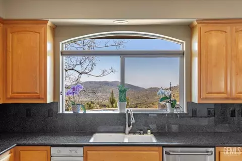 24051 Jacaranda Dr, Tehachapi, CA 93561 photo 19