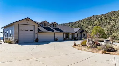 24051 Jacaranda Dr, Tehachapi, CA 93561 photo 1