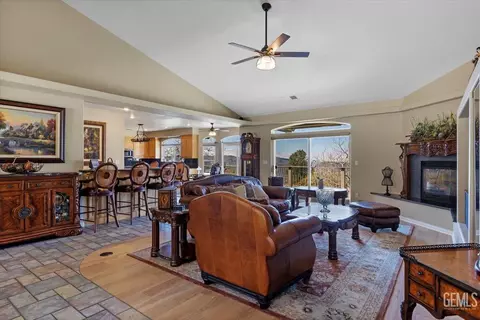 24051 Jacaranda Dr, Tehachapi, CA 93561 photo 7