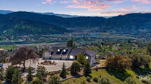 24051 Jacaranda Dr, Tehachapi, CA 93561 photo 4