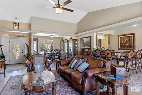 24051 Jacaranda Dr, Tehachapi, CA 93561 photo 9