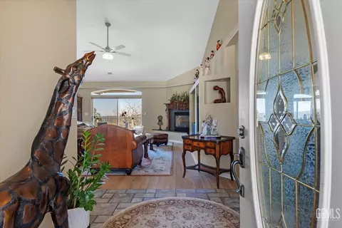 24051 Jacaranda Dr, Tehachapi, CA 93561 photo 6