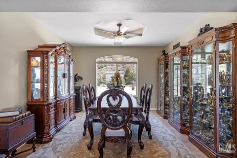24051 Jacaranda Dr, Tehachapi, CA 93561 photo 11
