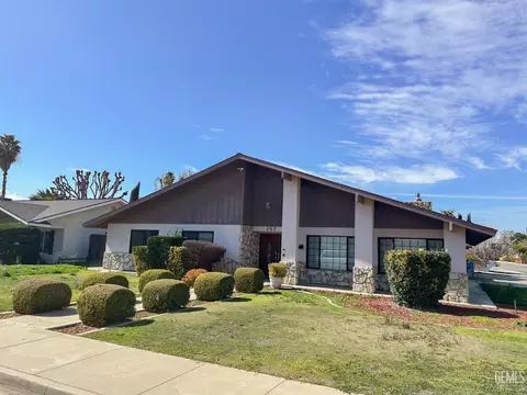 297 Pine St, Shafter, CA 93263 photo 3