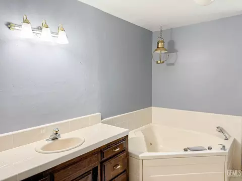 297 Pine St, Shafter, CA 93263 photo 20