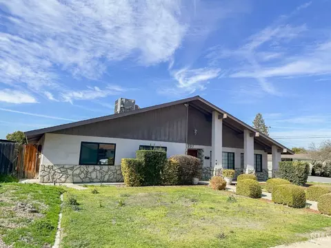 297 Pine St, Shafter, CA 93263 photo 2