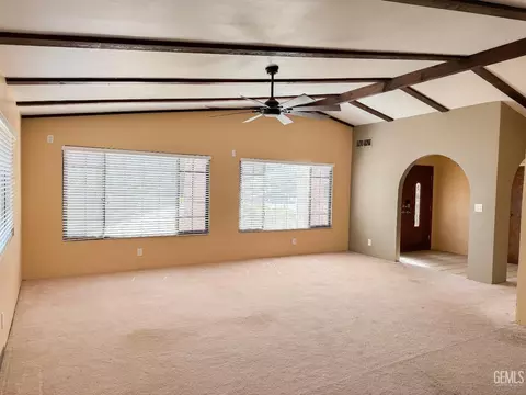 297 Pine St, Shafter, CA 93263 photo 9