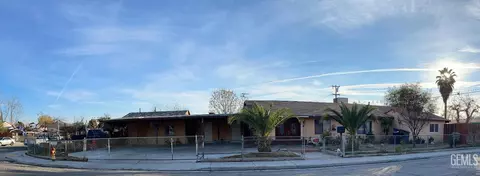 8309 Paradise Rd, Lamont, CA 93241
