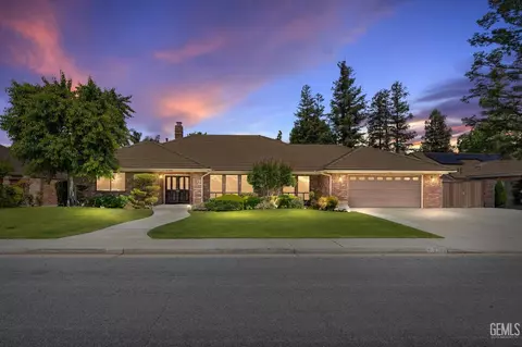 7700 Avenida Valedor, Bakersfield, CA 93309