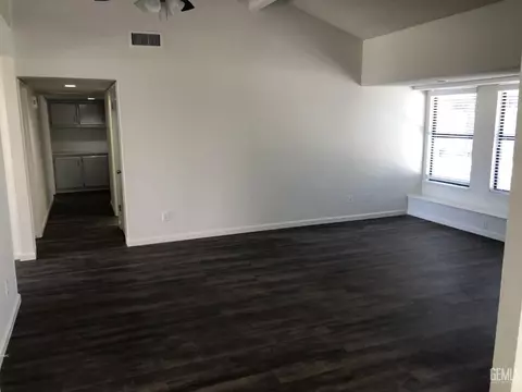 8408 Stuart Ct, Bakersfield, CA 93311 photo 7