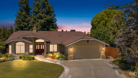 9408 Foxglen Ct, Bakersfield, CA 93312