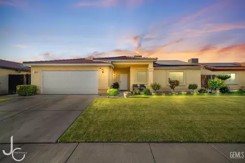 5306 El Palacio Dr, Bakersfield, CA 93307