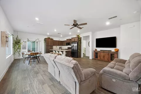 9613 Crystal Falls Ln, Shafter, CA 93263 photo 11