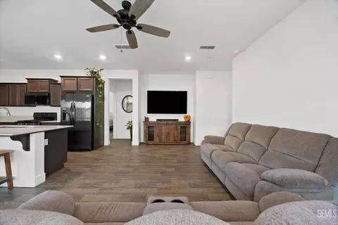 9613 Crystal Falls Ln, Shafter, CA 93263 photo 10