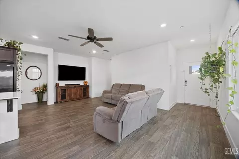 9613 Crystal Falls Ln, Shafter, CA 93263 photo 12