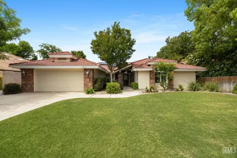 8612 Bridlewood Ln, Bakersfield, CA 93311