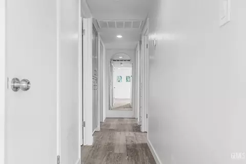 Entry Way - 22300 Elm Ct, Tehachapi, CA 93561 photo 2 of 2
