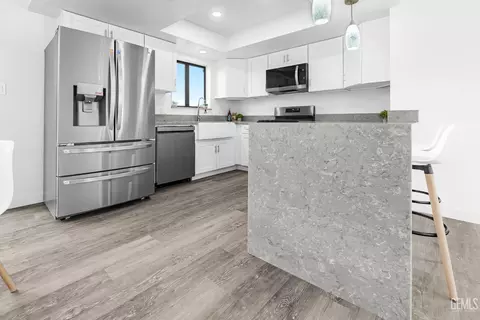 Kitchen - 22300 Elm Ct, Tehachapi, CA 93561 photo 2 of 4