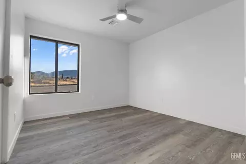 Bedroom - 22300 Elm Ct, Tehachapi, CA 93561 photo 2 of 3