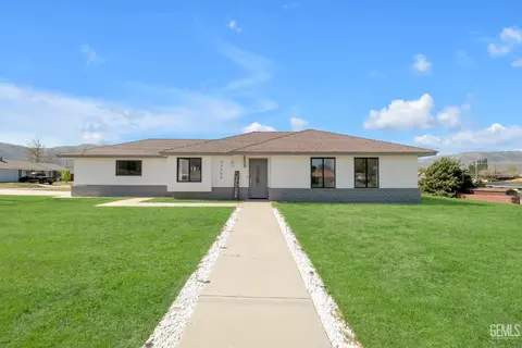 Exterior - 22300 Elm Ct, Tehachapi, CA 93561 photo 1 of 4