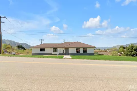 Exterior - 22300 Elm Ct, Tehachapi, CA 93561 photo 3 of 4