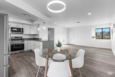 Dining - 22300 Elm Ct, Tehachapi, CA 93561 photo 1 of 2