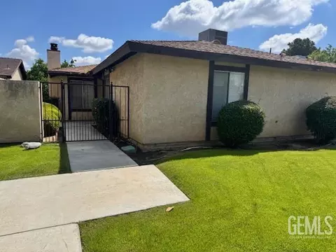 3316 S Half Moon Dr, Bakersfield, CA 93309