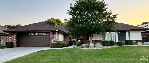 8833 Sierra Oak Dr, Bakersfield, CA 93311