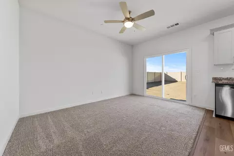 7912 Grapefruit Dr, Bakersfield, CA 93313 photo 2
