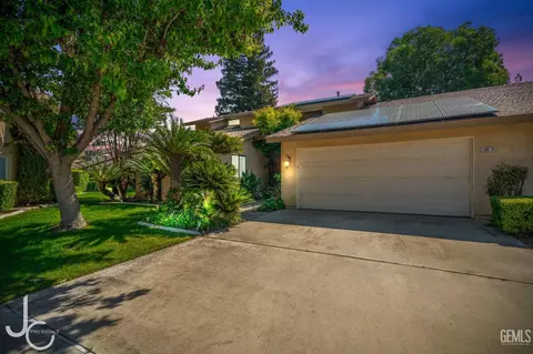 2300 El Portal Dr #55, Bakersfield, CA 93309
