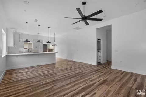 1105 3rd St, Bakersfield, CA 93304 photo 5