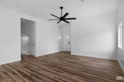 1105 3rd St, Bakersfield, CA 93304 photo 4