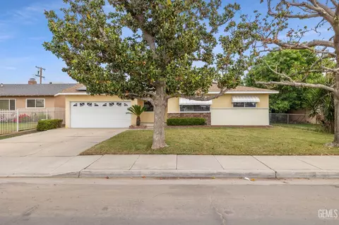 104 Sequoia Dr, Bakersfield, CA 93308