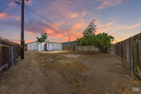 208 E 2nd St, Buttonwillow, CA 93206 photo 2