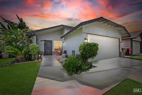 3923 Park View Dr, Bakersfield, CA 93311