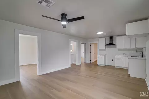 Living - 710 Fillmore St, Taft, CA 93268 photo 1 of 3