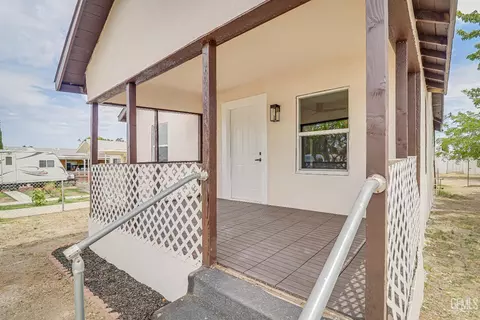 Exterior - 710 Fillmore St, Taft, CA 93268 photo 2 of 7