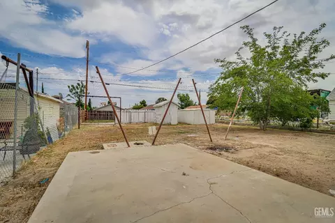 Exterior - 710 Fillmore St, Taft, CA 93268 photo 3 of 7