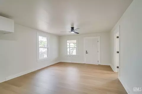 Living - 710 Fillmore St, Taft, CA 93268 photo 3 of 3