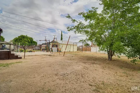 Exterior - 710 Fillmore St, Taft, CA 93268 photo 6 of 7