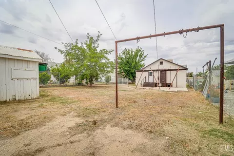 Exterior - 710 Fillmore St, Taft, CA 93268 photo 4 of 7