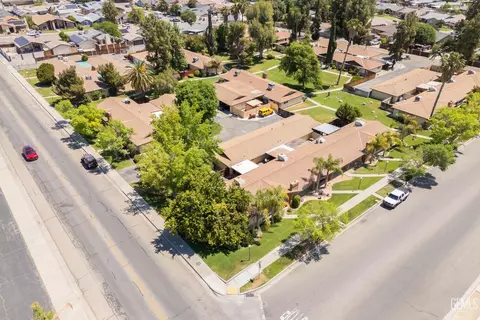 View/Area - 914 4th St, Taft, CA 93268 photo 1 of 3
