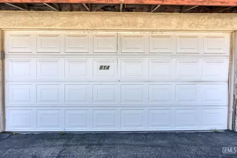 Exterior - 914 4th St, Taft, CA 93268 photo 6 of 7