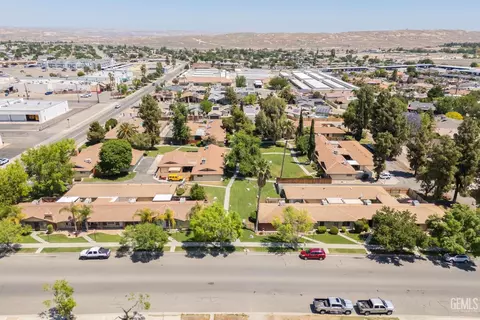 View/Area - 914 4th St, Taft, CA 93268 photo 2 of 3