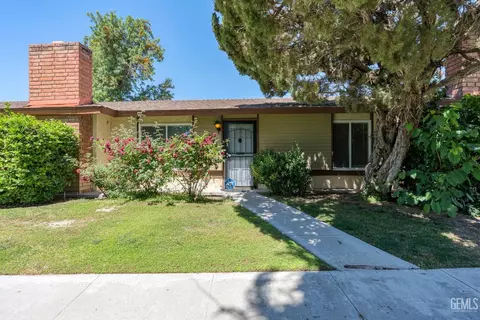 Exterior - 914 4th St, Taft, CA 93268 photo 1 of 7