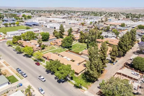 View/Area - 914 4th St, Taft, CA 93268 photo 3 of 3