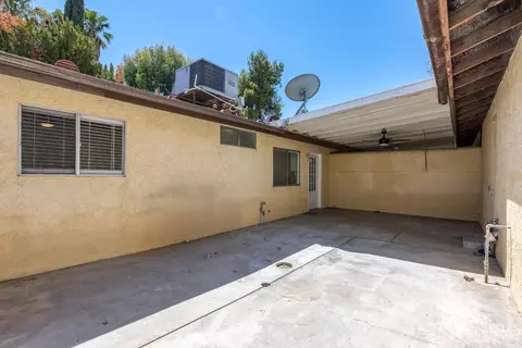 Exterior - 914 4th St, Taft, CA 93268 photo 4 of 7