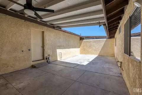 Exterior - 914 4th St, Taft, CA 93268 photo 2 of 7